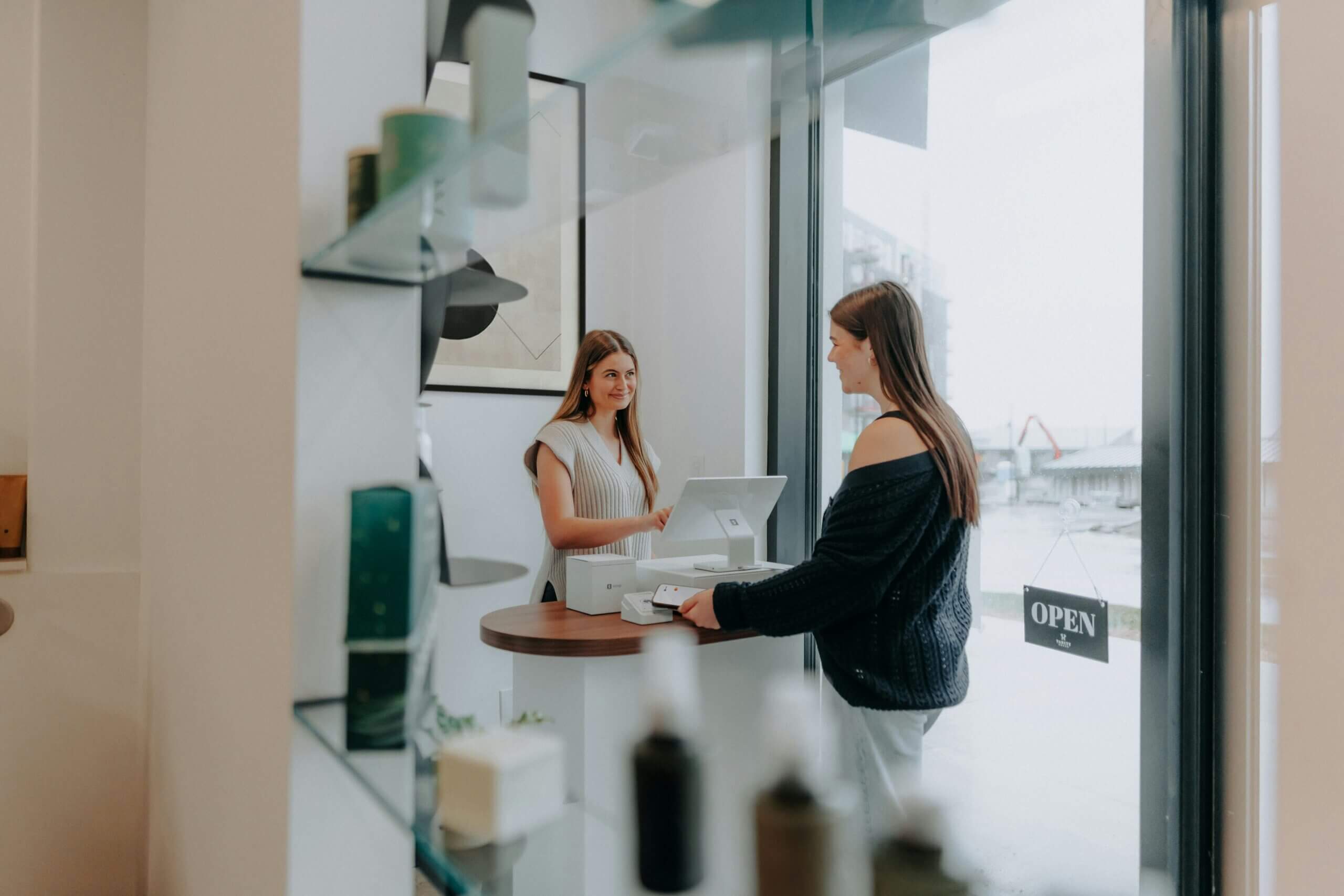 sumup-ljShKAeNDHU-unsplash